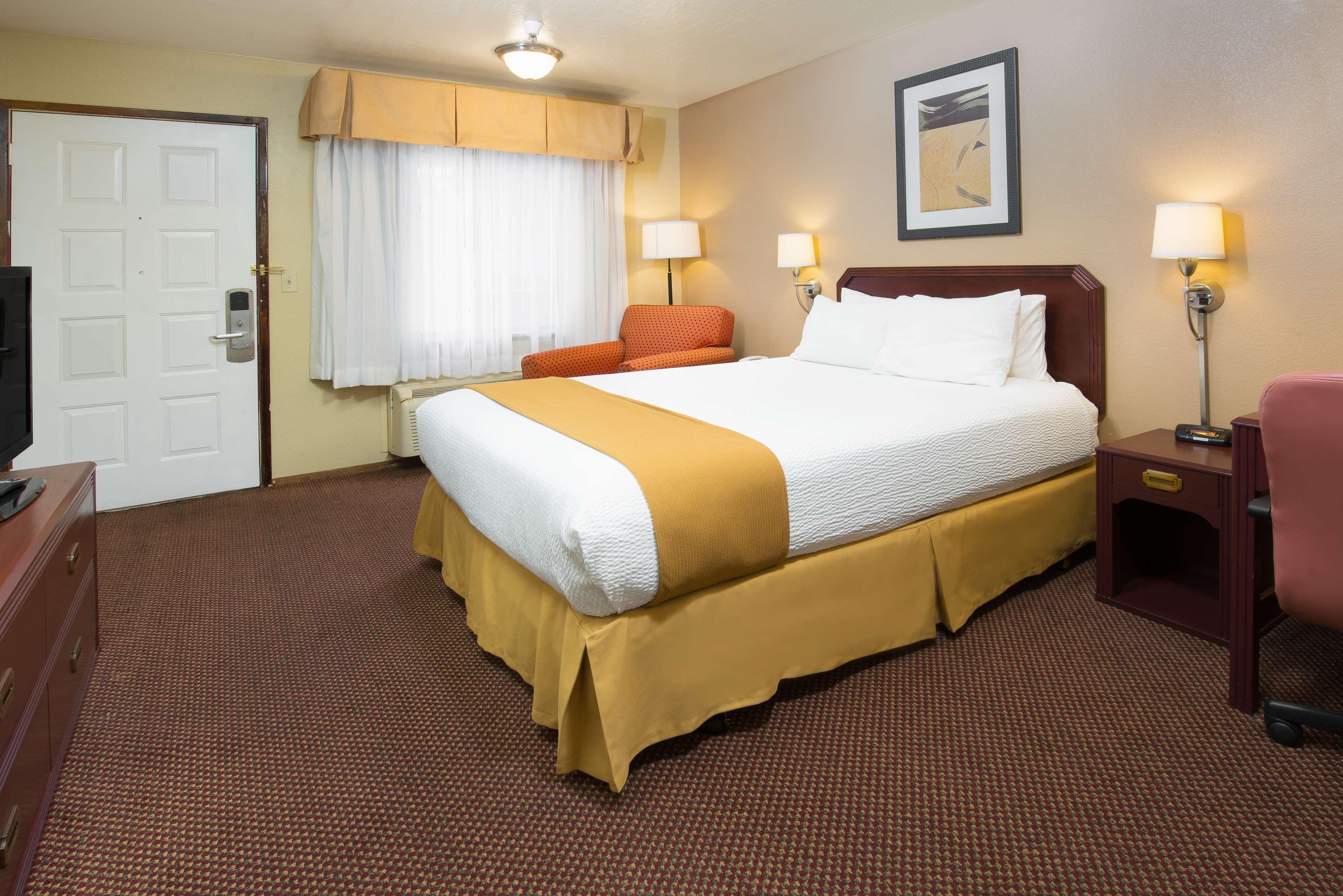Days Inn By Wyndham Pinole Berkeley Exteriér fotografie