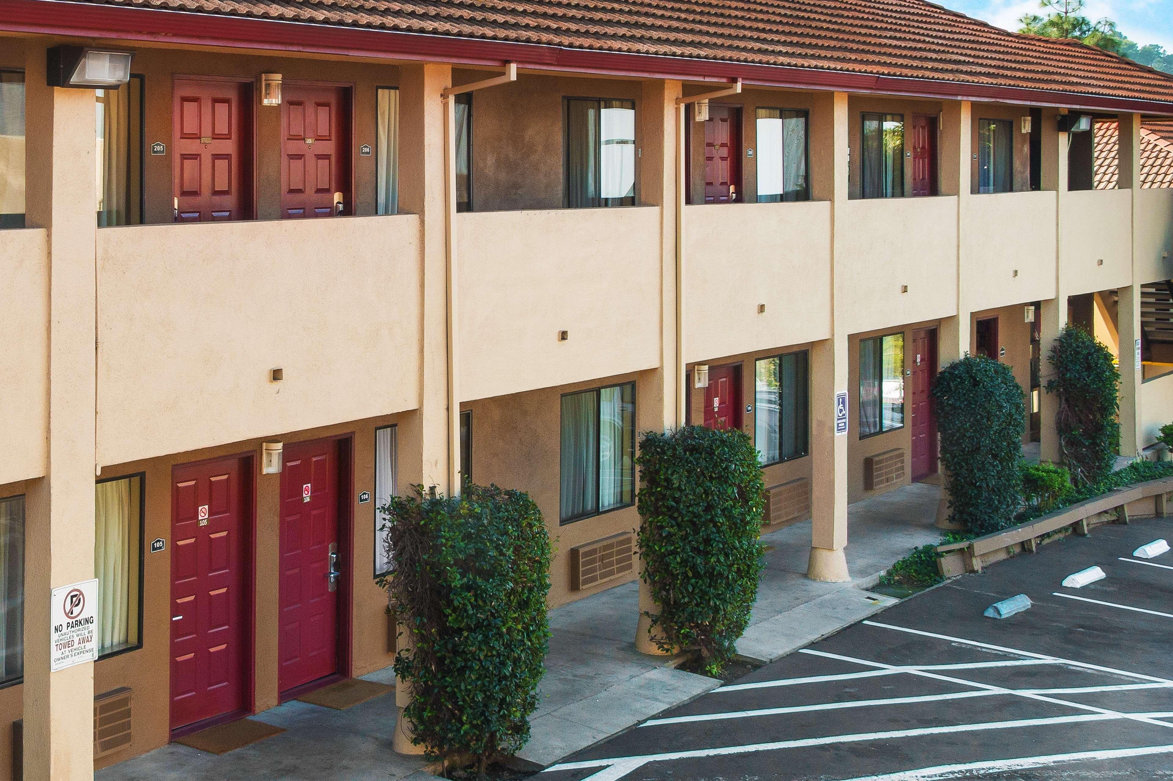 Days Inn By Wyndham Pinole Berkeley Exteriér fotografie
