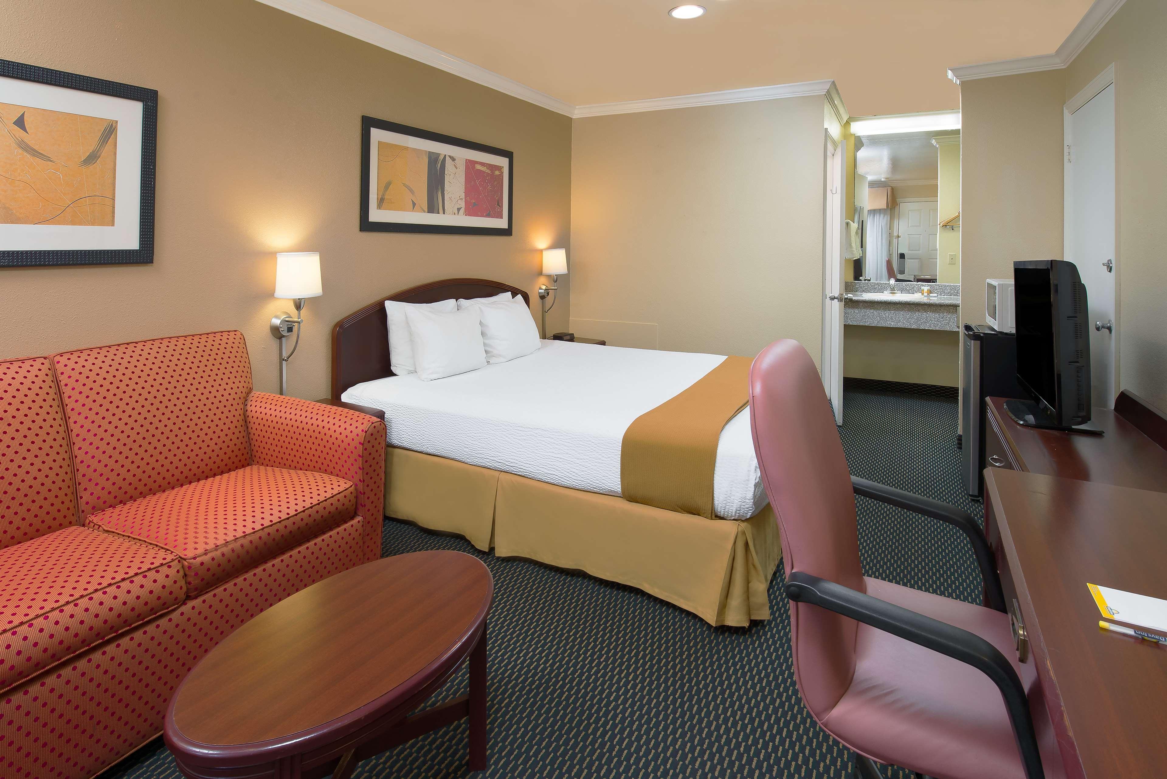 Days Inn By Wyndham Pinole Berkeley Exteriér fotografie