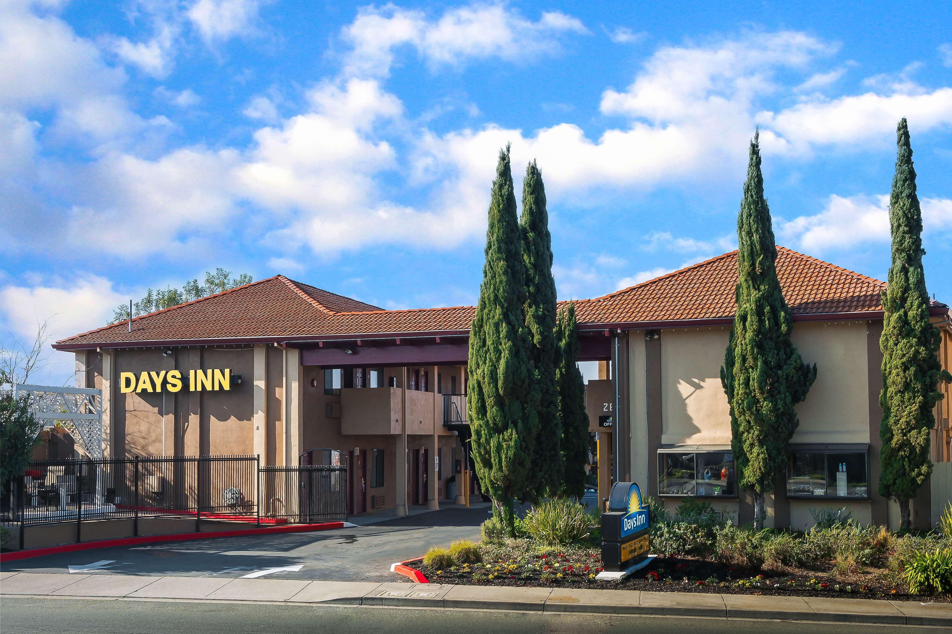 Days Inn By Wyndham Pinole Berkeley Exteriér fotografie