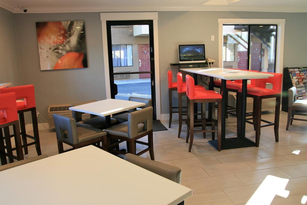 Days Inn By Wyndham Pinole Berkeley Exteriér fotografie