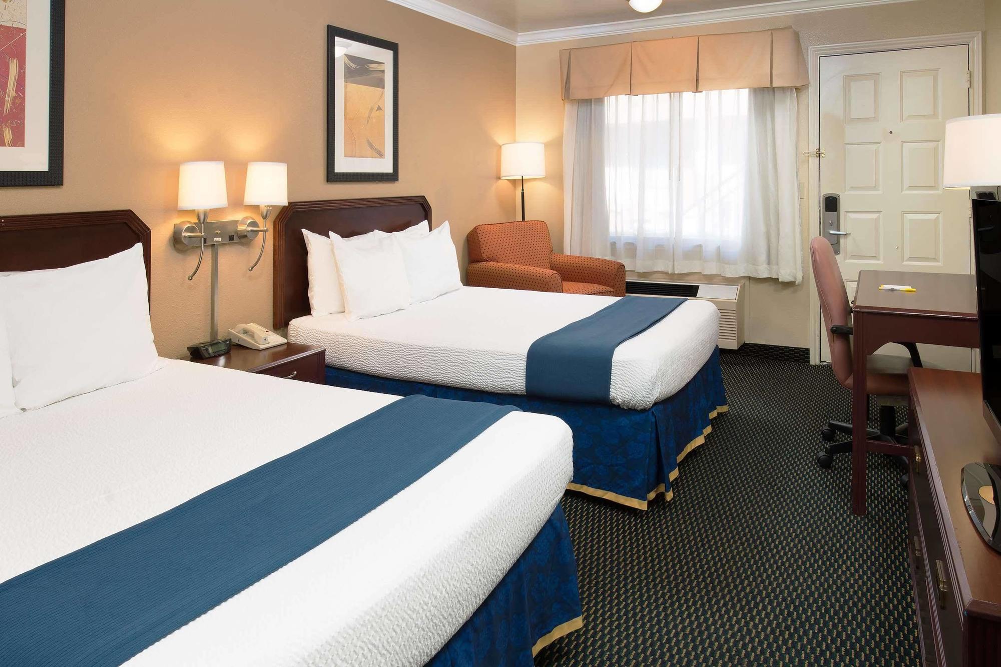 Days Inn By Wyndham Pinole Berkeley Exteriér fotografie